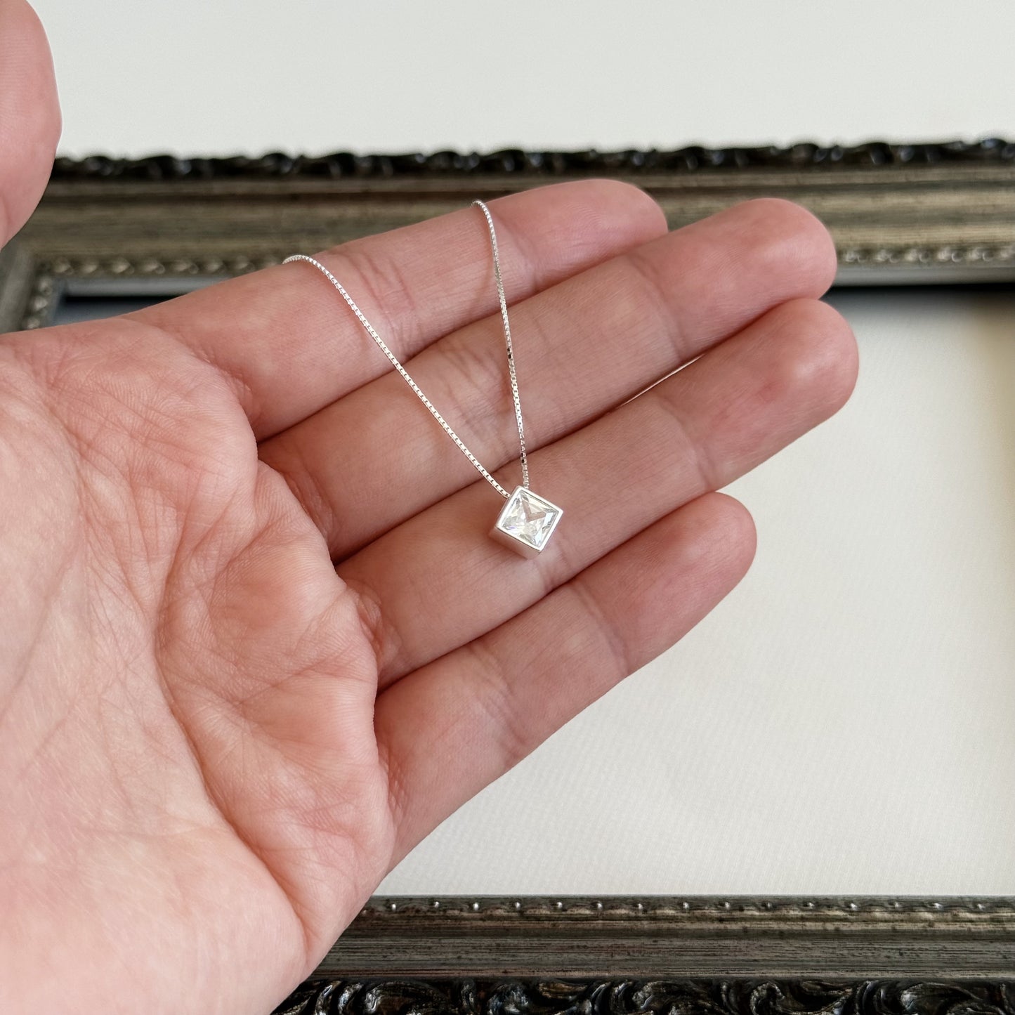 Collar Punto de Luz Rombo