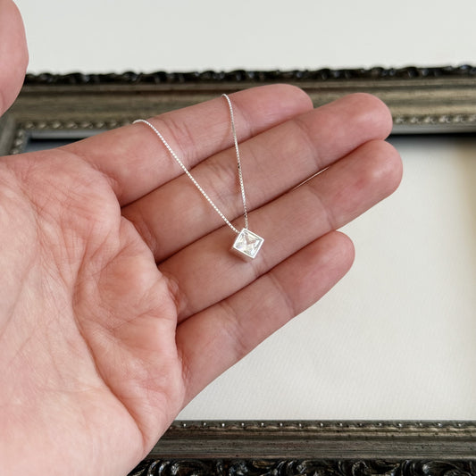 Collar Punto de Luz Rombo