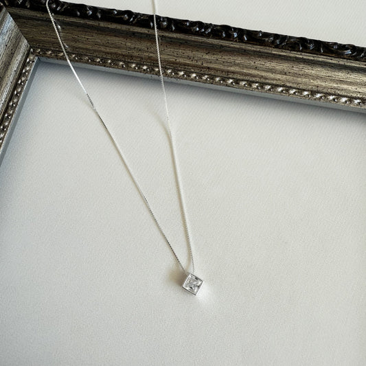 Collar Punto de Luz Rombo